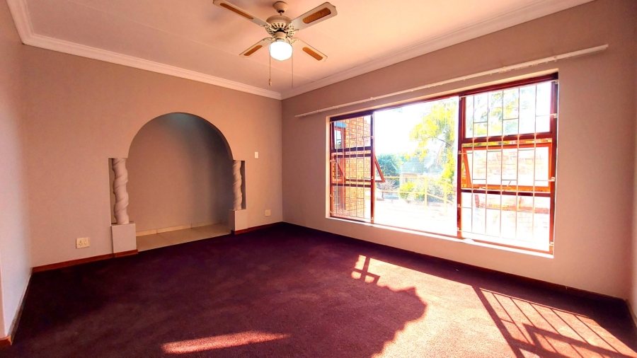 6 Bedroom Property for Sale in Ifafi North West